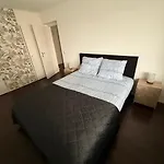 Апартаменты 1 Bedroom In The Center Of *